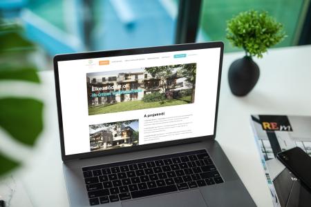 Total Studio instagram