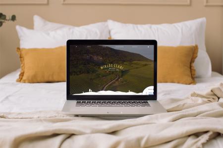 Total Studio instagram